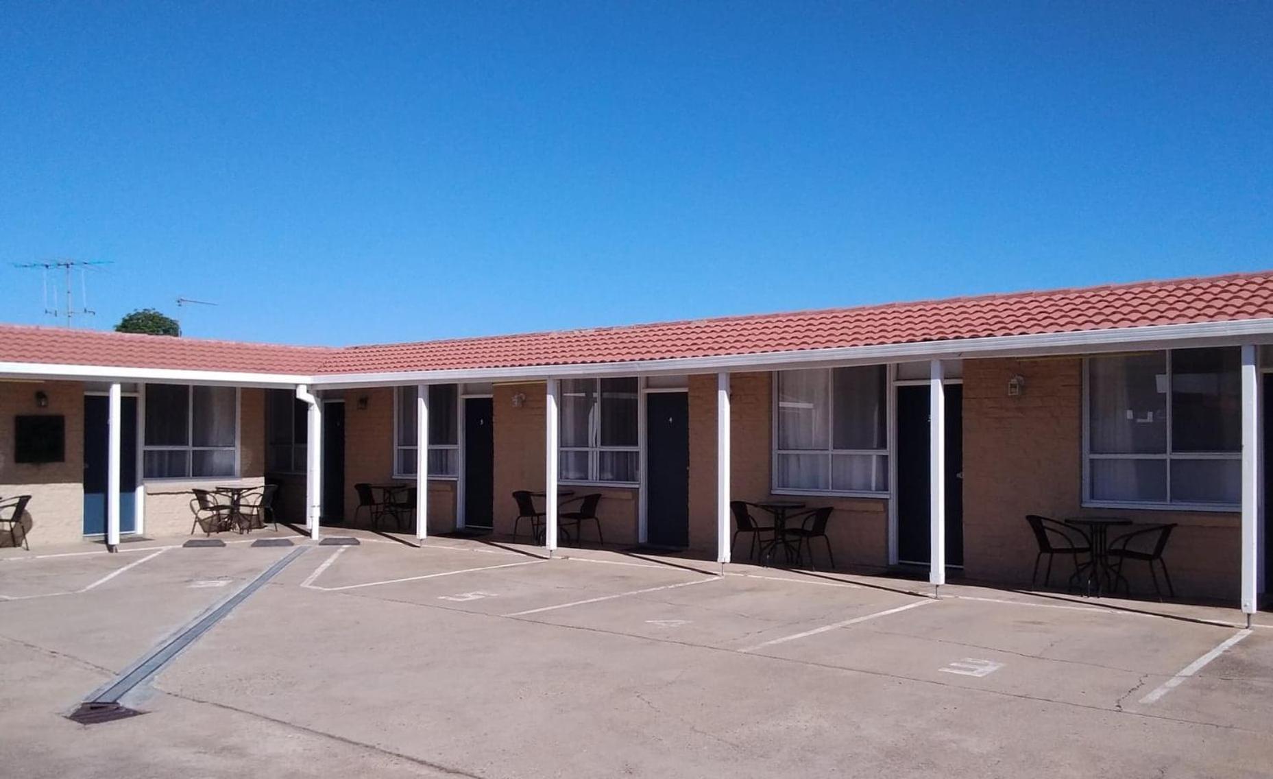 Motel 亚勒旺加 外观 照片