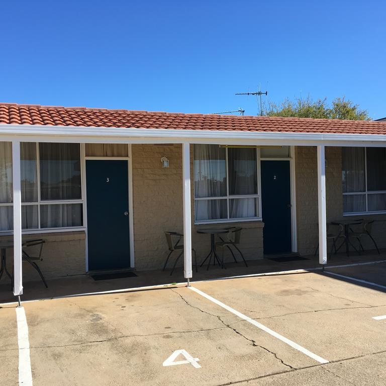 Motel 亚勒旺加 外观 照片