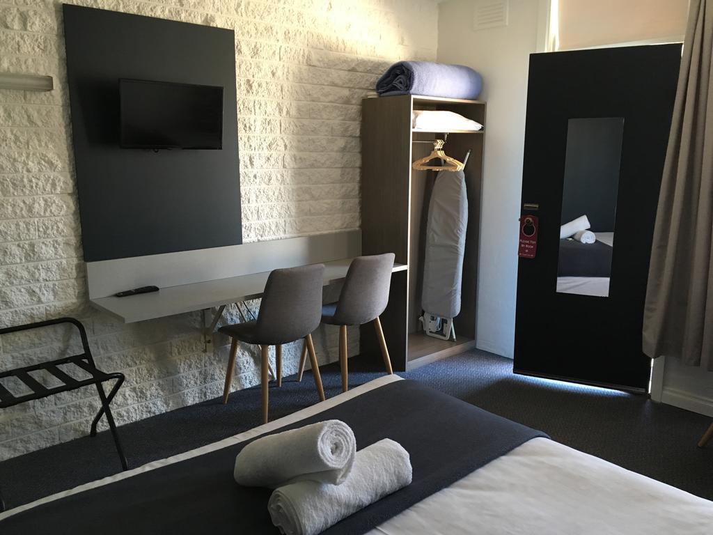 Motel 亚勒旺加 外观 照片