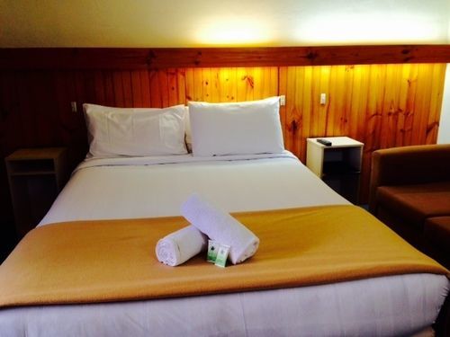Motel 亚勒旺加 外观 照片