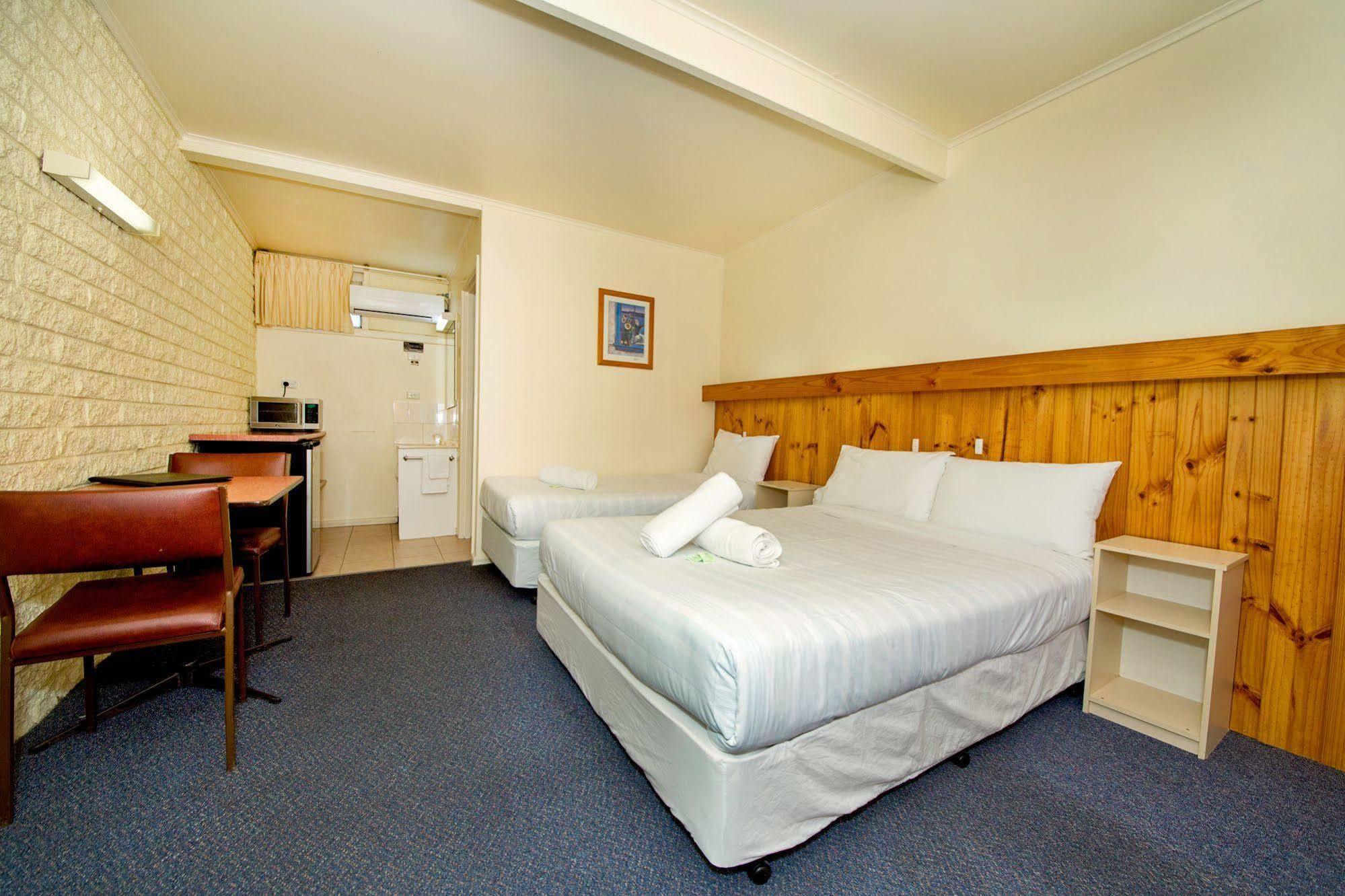 Motel 亚勒旺加 外观 照片